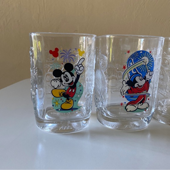 McDonald’s Walt Disney World Year 2000 Celebration Glasses Set of 4 - Picture 2 of 16